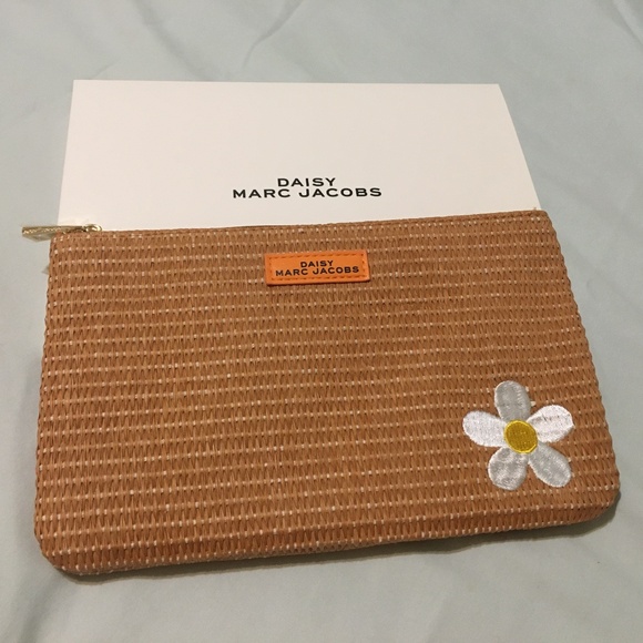 Marc Jacobs Handbags - NWT Daisy Marc Jacobs pouch